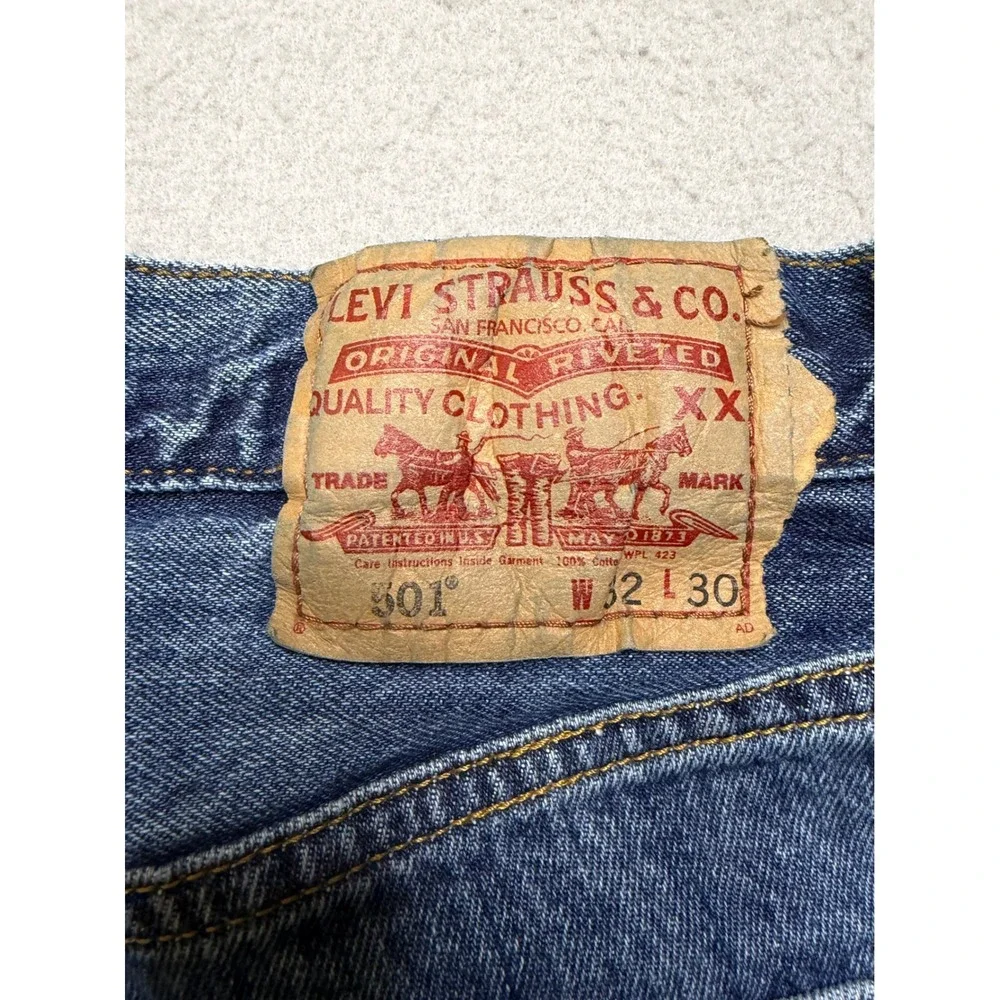 Levi's 501 Original Fit Jeans Mens 32x30 Blue Straight Leg Button Fly Denim